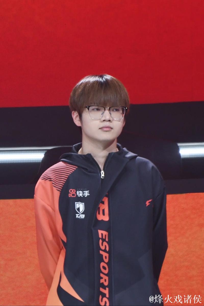 年度人气名场面提名：TJB-花花（陈玉萌）冷静应对抓准时机，枪雷齐发一敌四